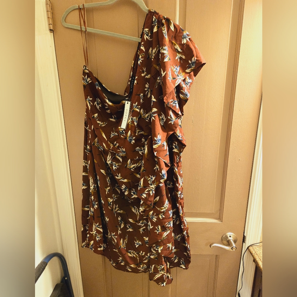 New Soncy size 4 (26w) one should dress